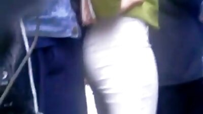 मागे सेक्सी असलेल्या महिलेला घुसलेल्या डॉगी स्टाईलचे चित्रीकरण करण्यात आले आहे
